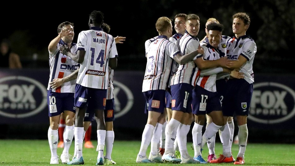 Mariners finish 2020 on top with derby delight