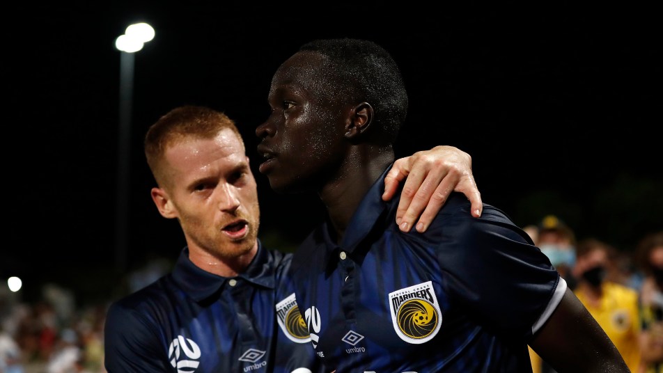 Mariners stun Sydney with second half strikes