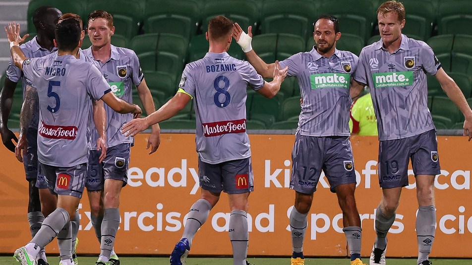 Mariners celebrate Marco Urena's goal against Perth