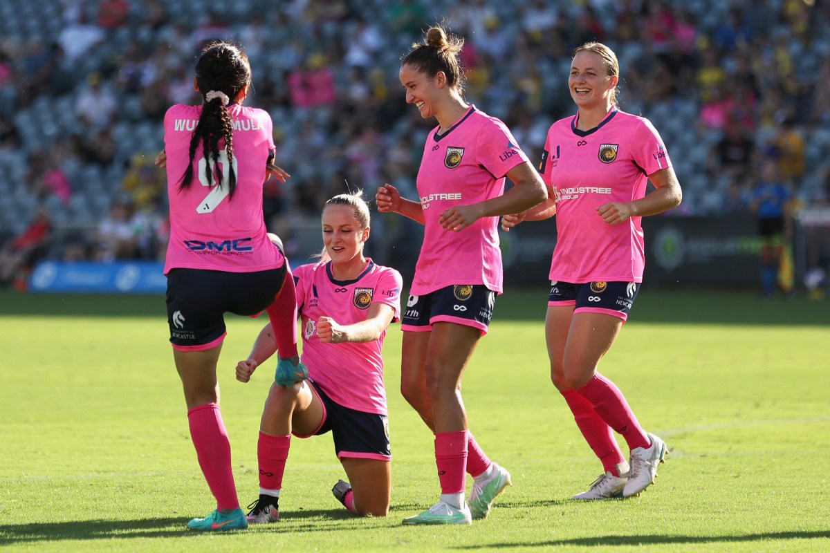 Mariners strengthen grip on top six spot with 20 win over Adelaide