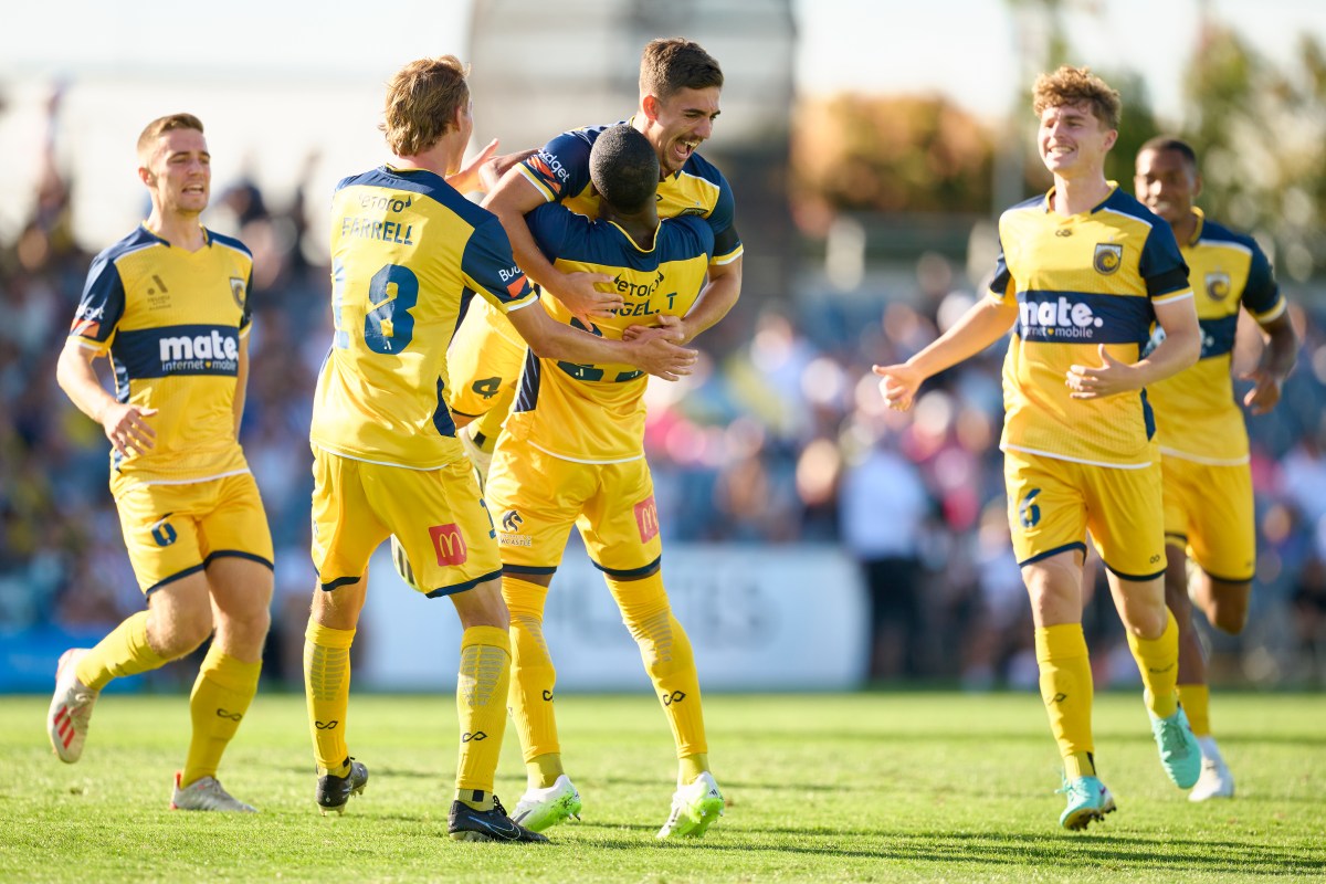 Milestones galore as Mariners move top with Macarthur masterclass ...