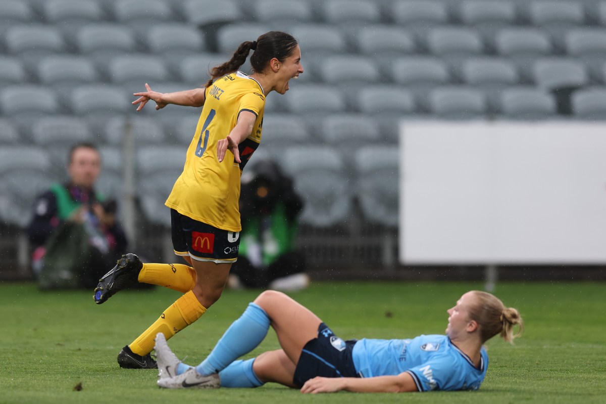 Izzy Gomez wins PFA November Player of the Month Central Coast Mariners